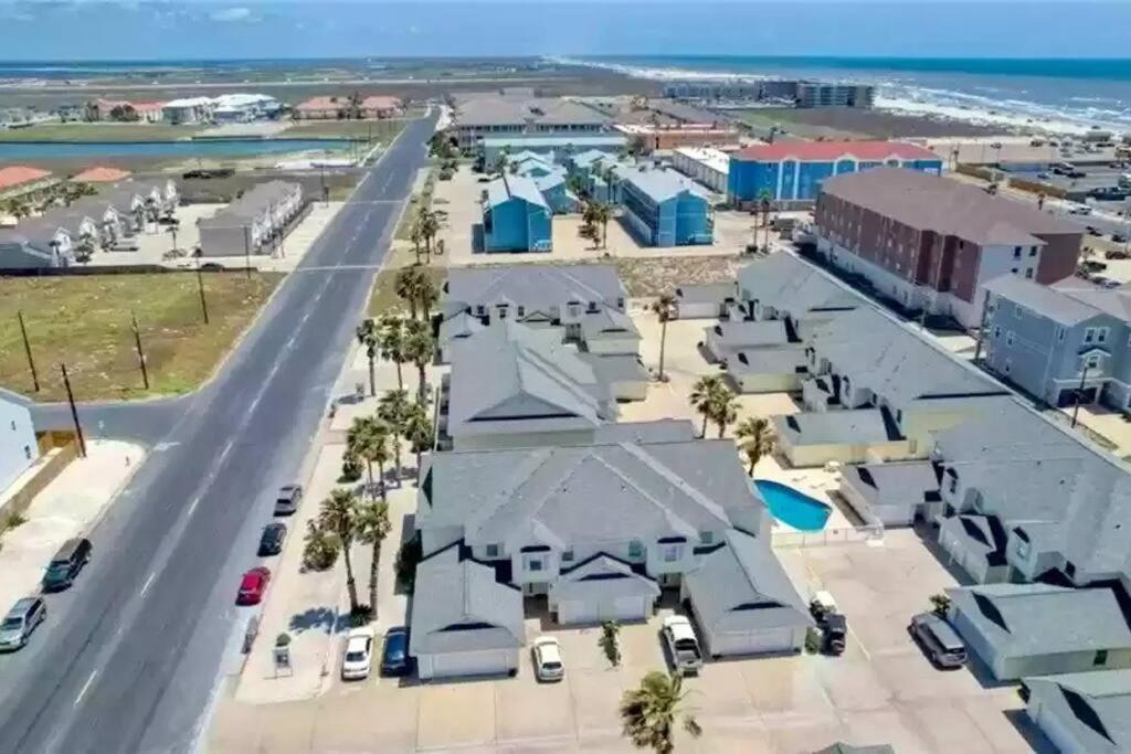 Spacious Home, Short Walk To Beach, Heated Pool! Corpus Christi Exterior foto